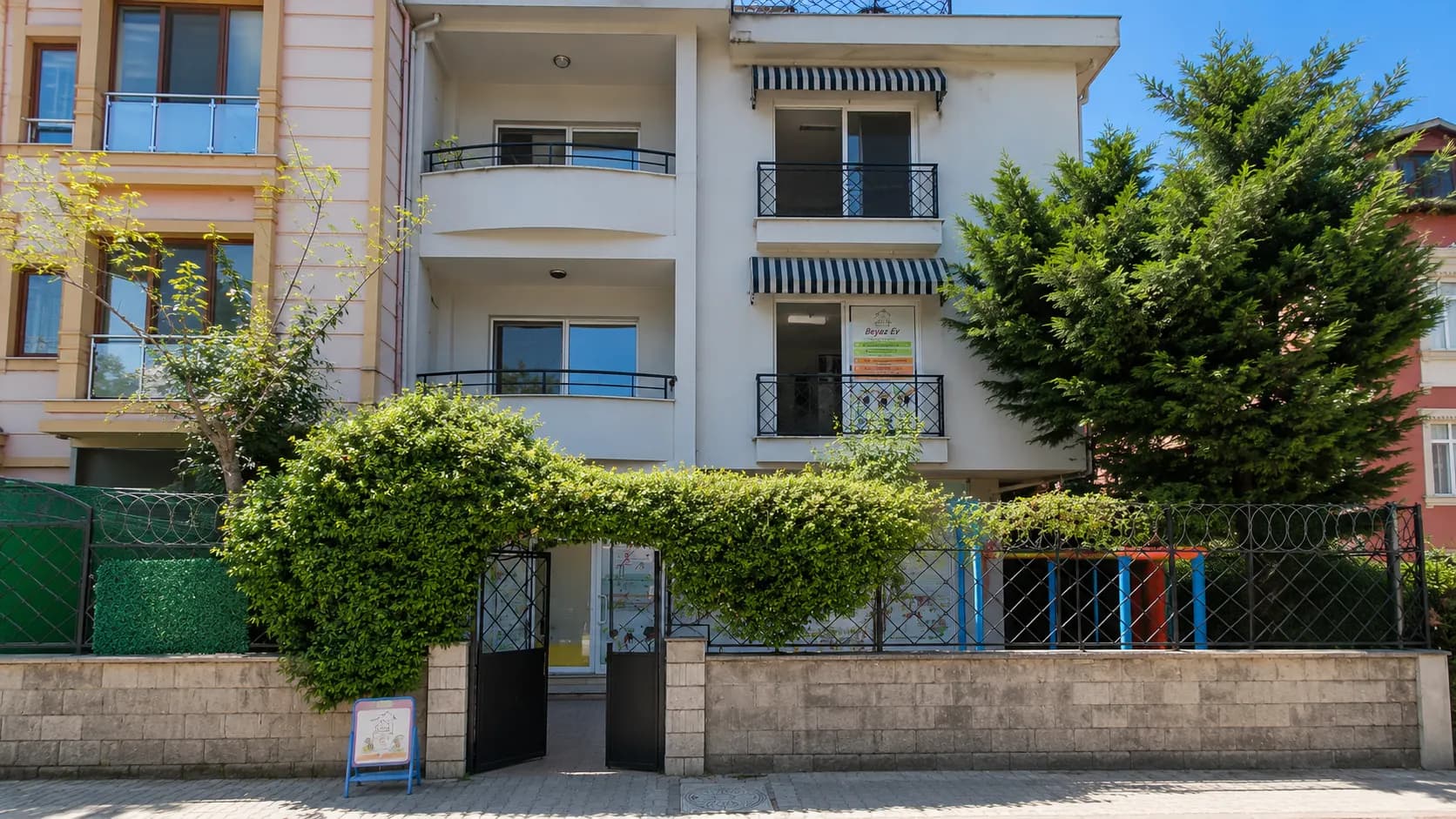 Beyaz Ev Özel Eğitim ve Rehabilitasyon Merkezi